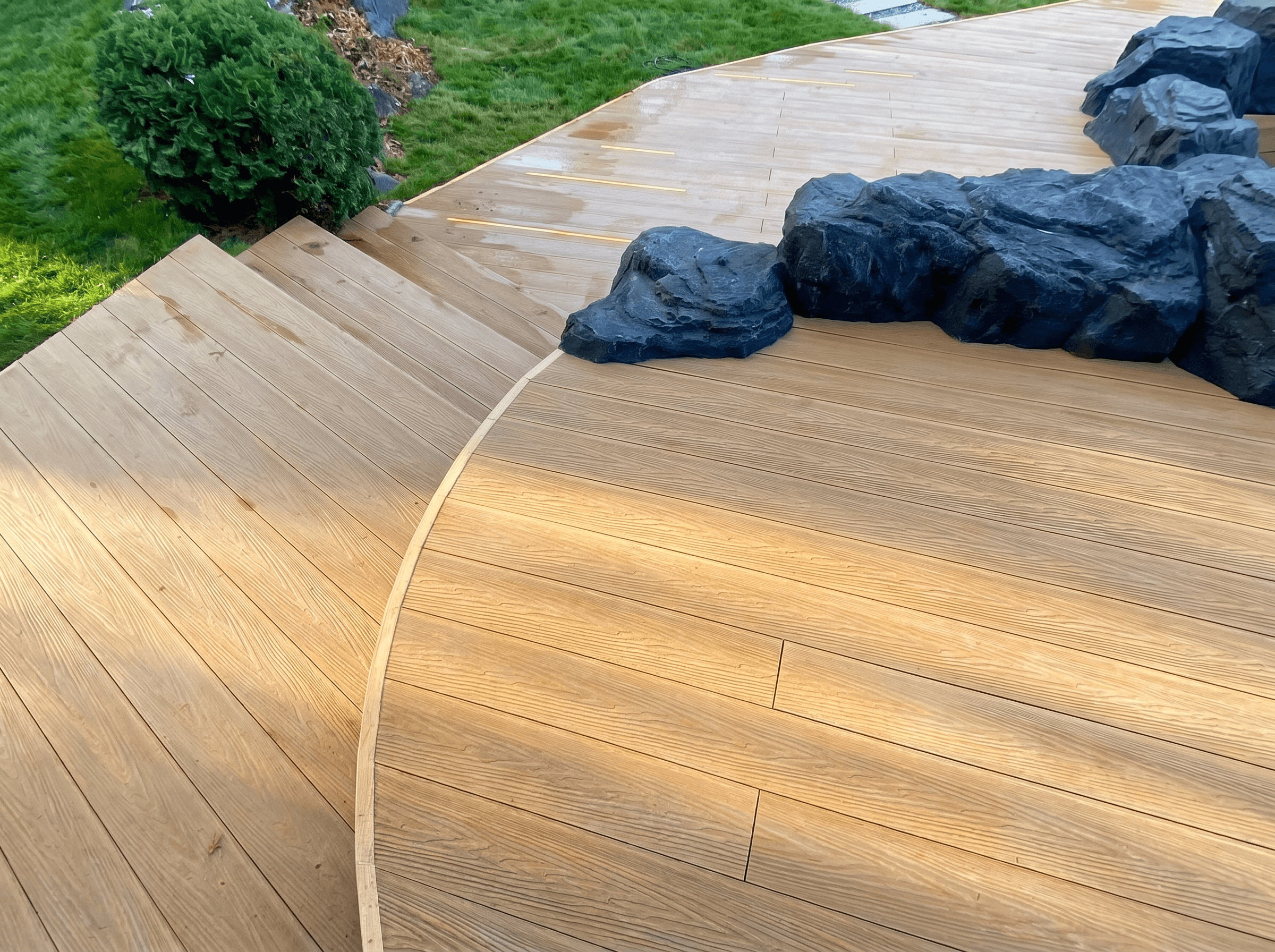 Работа Handecking: Зона отдыха у воды — террасная доска ДПК в Алматы