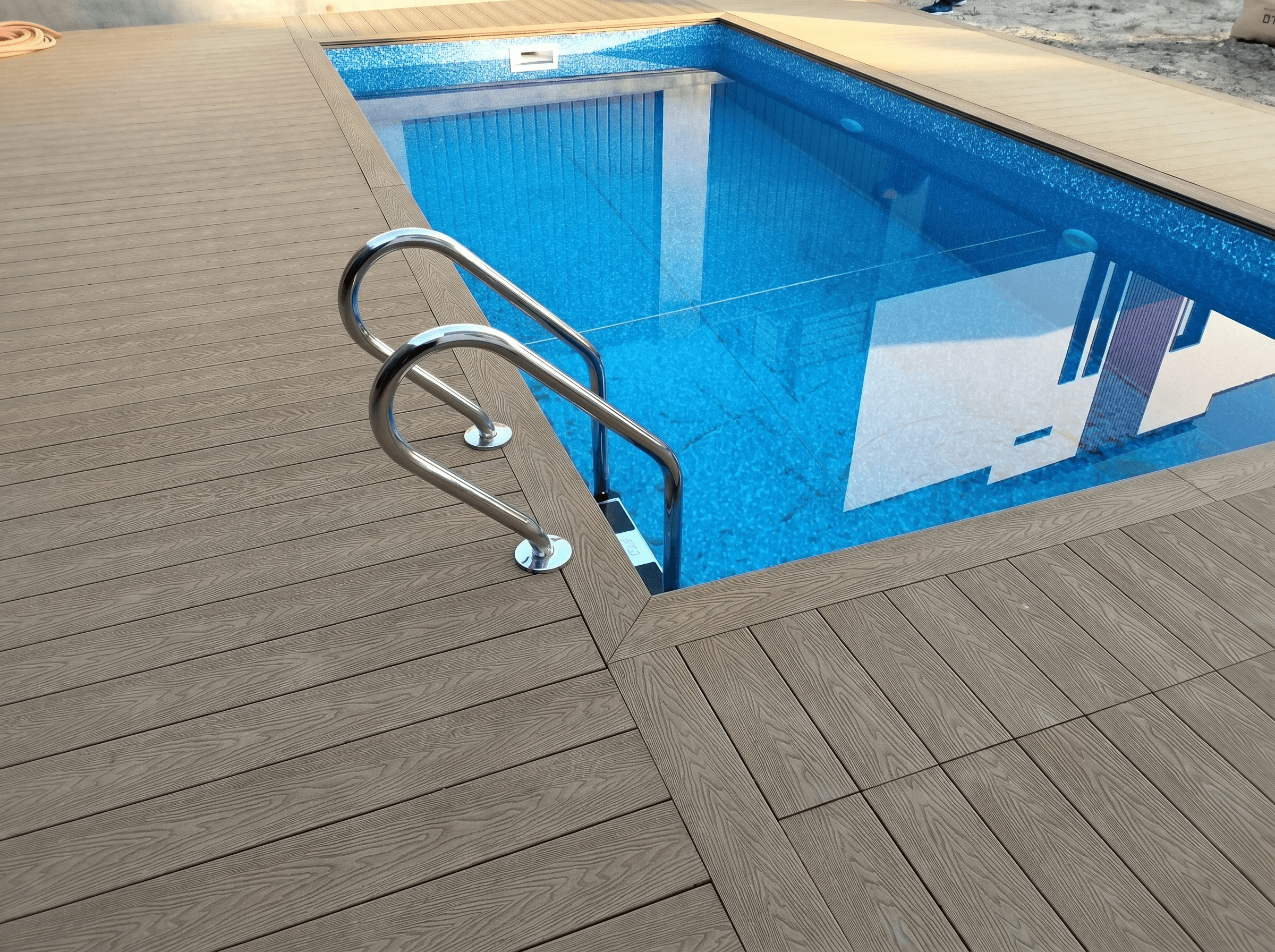 Работа Handecking: Бассейн · обкладка доской — террасная доска ДПК в Алматы